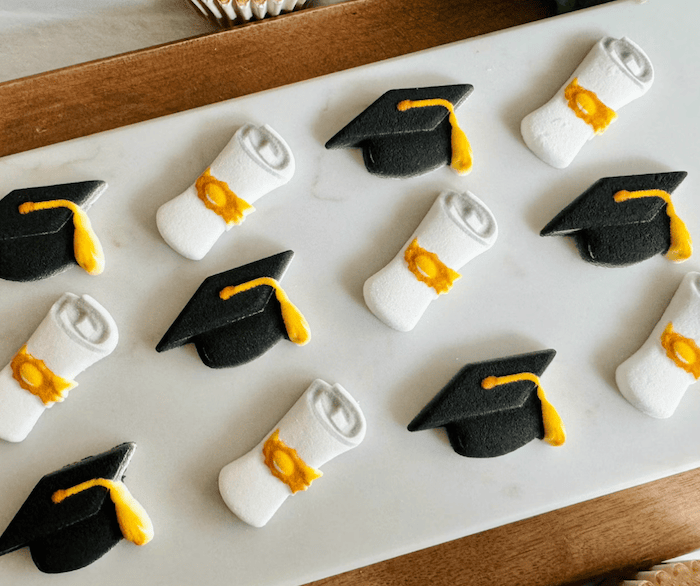 edible cake toppers graduation party ideas