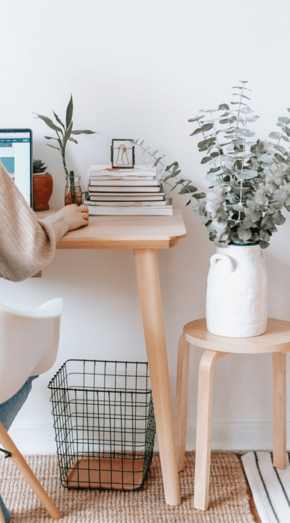 24 6 College Apartment Living Room Decor Ideas