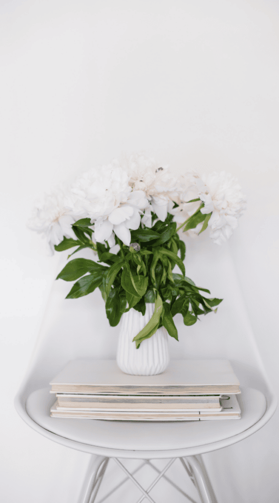 flowers and vase College Apartment Decor Ideas