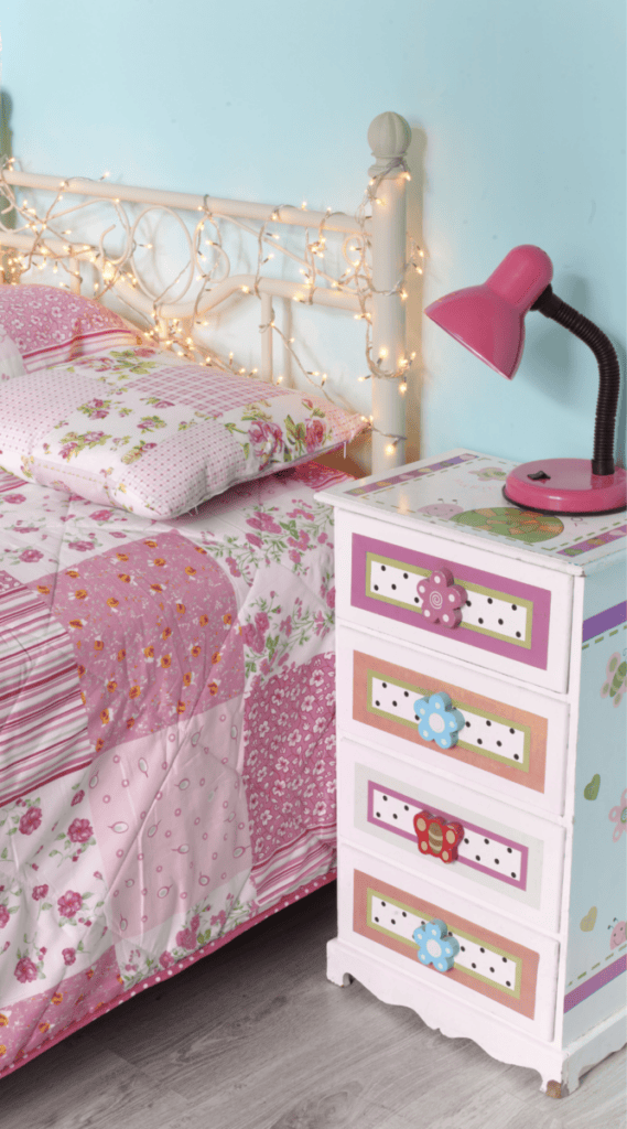 pink tbale lamp 2 Cute Pink Dorm Room Decor Ideas You'll Love