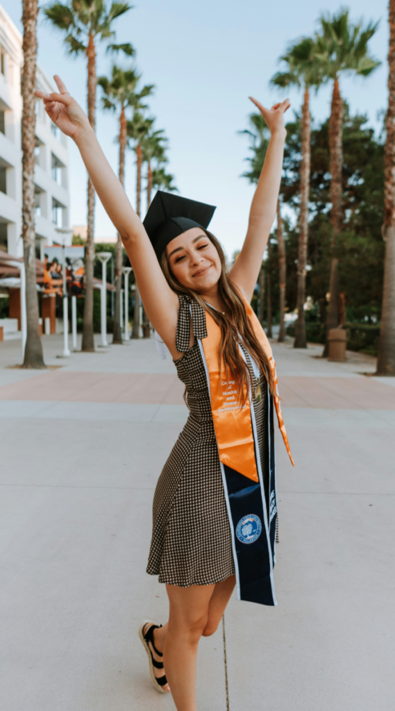 18 2 Cute Graduation Outfit Ideas