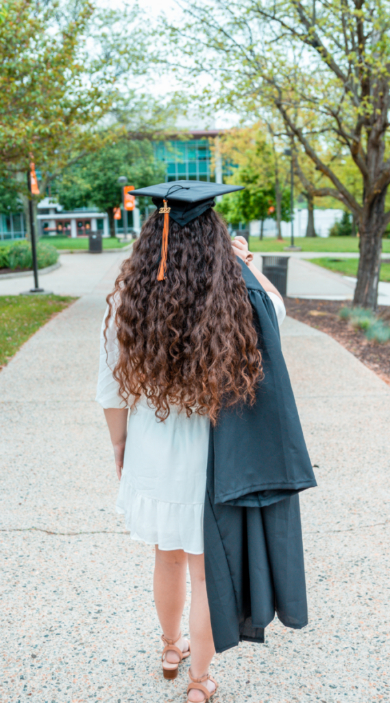 23 1 Cute Graduation Outfit Ideas