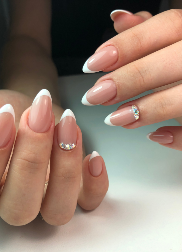 23 2 The Cutest Gradutaion Nails to Try