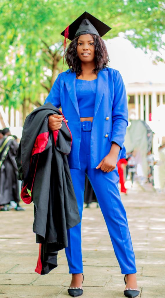 24 1 Cute Graduation Outfit Ideas