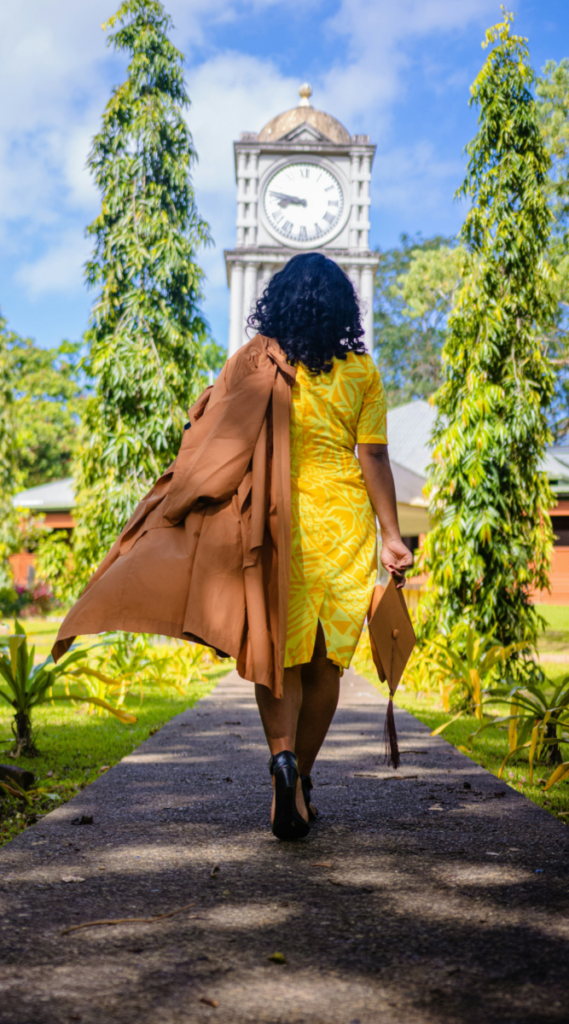 30 Cute Graduation Outfit Ideas