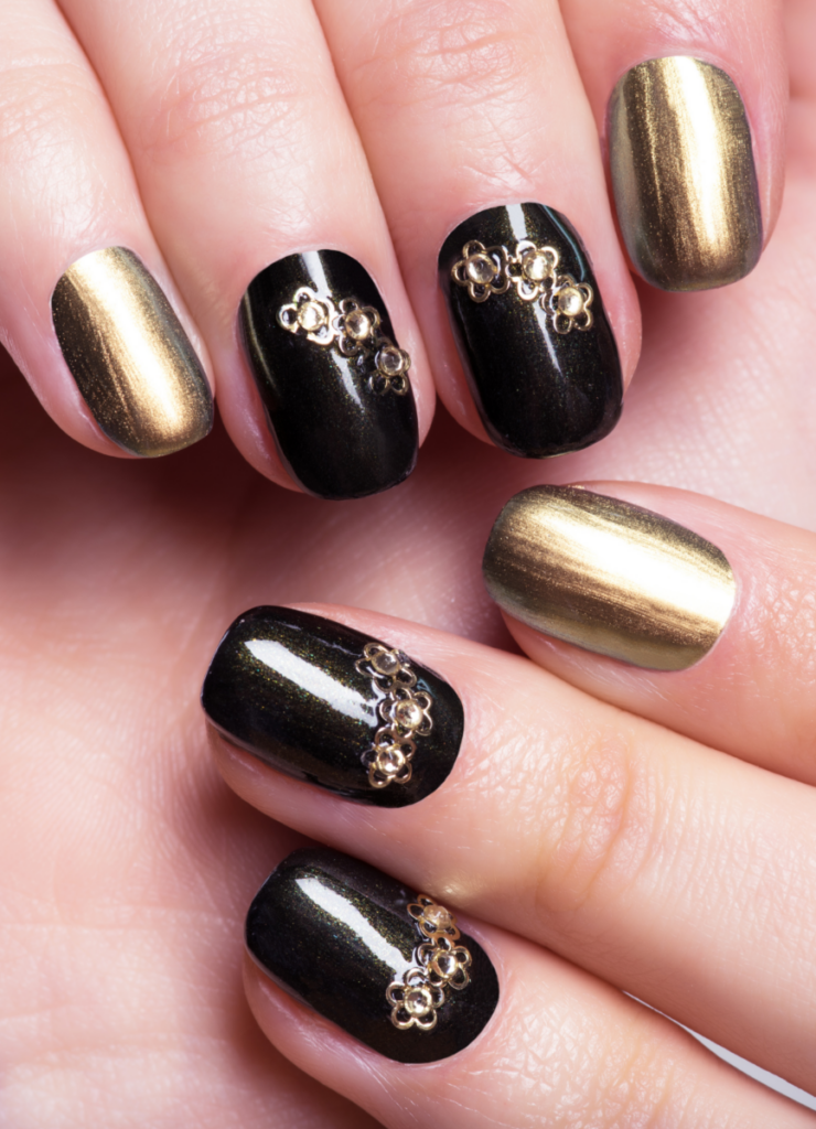 33 1 The Cutest Gradutaion Nails to Try