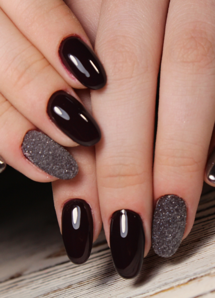 34 2 The Cutest Gradutaion Nails to Try