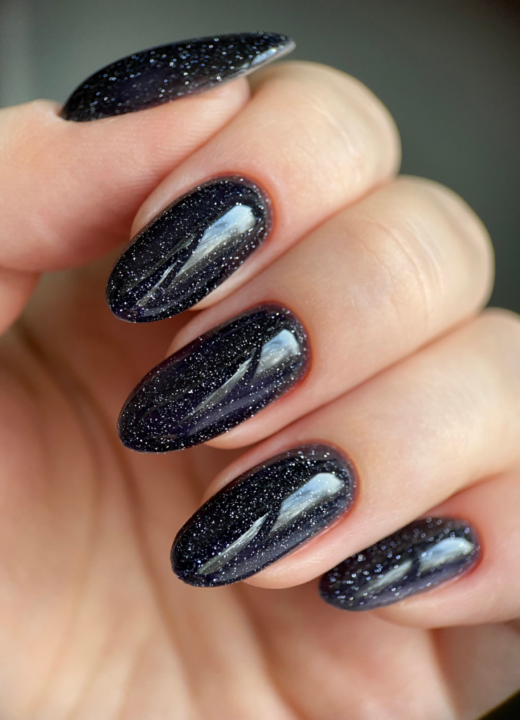 35 2 The Cutest Gradutaion Nails to Try