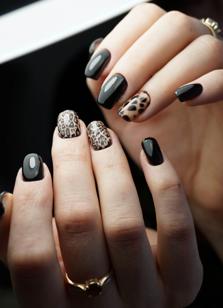38 The Cutest Gradutaion Nails to Try