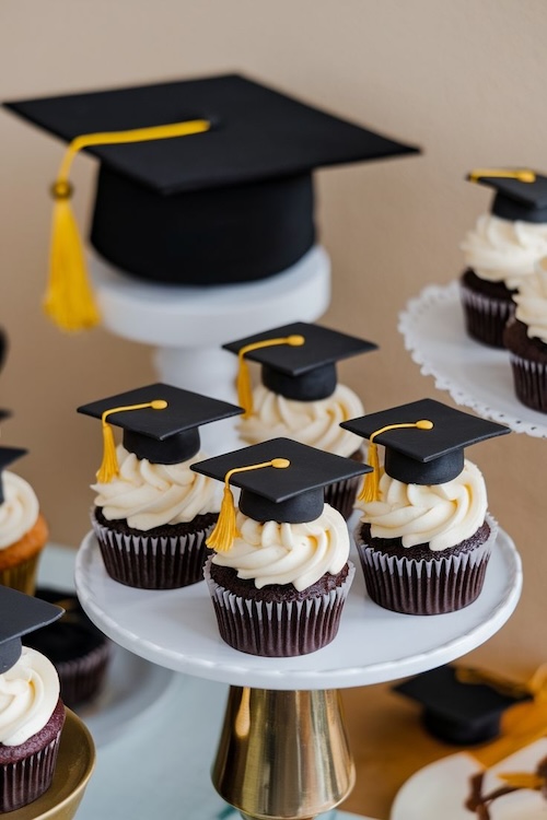 amazing graduation part deserts grad hat cupcakes