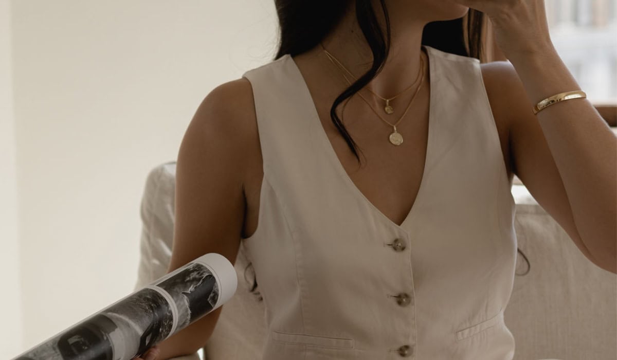 woman showing other women how to look expensive on any budget