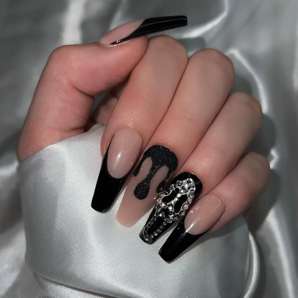 12 1 Edgy Black Nails Inspo