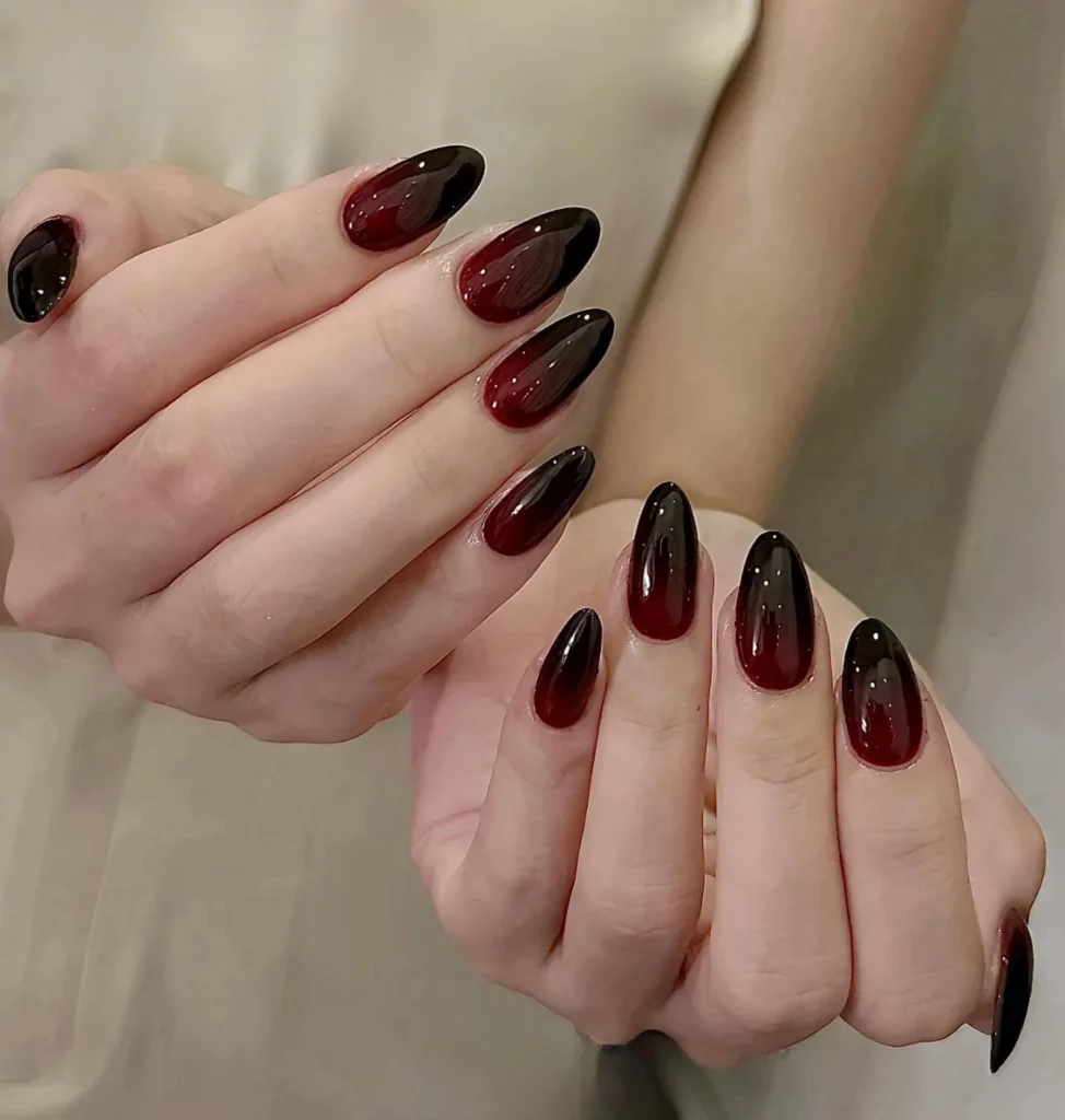 13 Edgy Black Nails Inspo