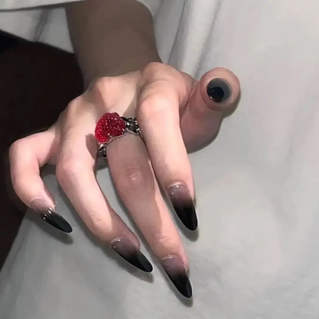 8 2 Edgy Black Nails Inspo