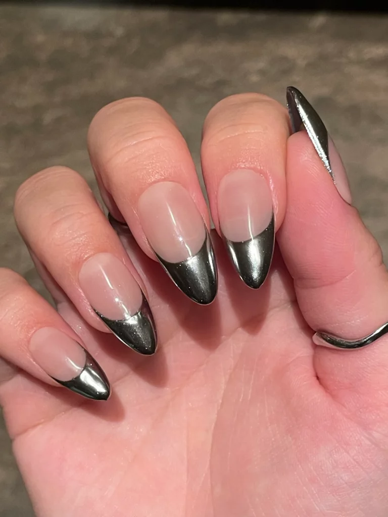 9 2 Edgy Black Nails Inspo