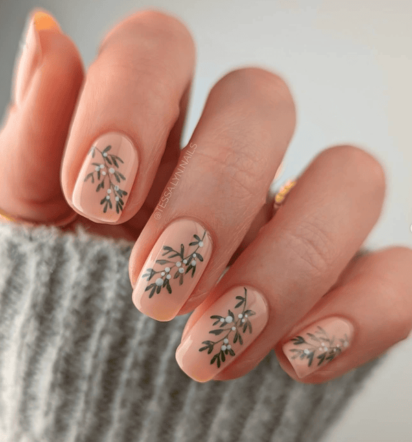 creative nails ideas in december - mistletoe nails