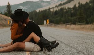couple cudding on a road, asking questions to ask your boyfriend to get to know him and to reconnect