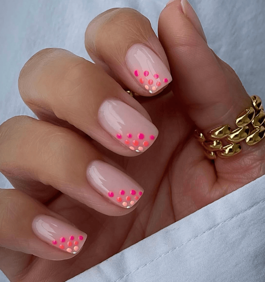 Summer polka dots nails