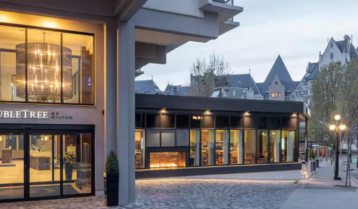 doubletree hilton victoria review room tour