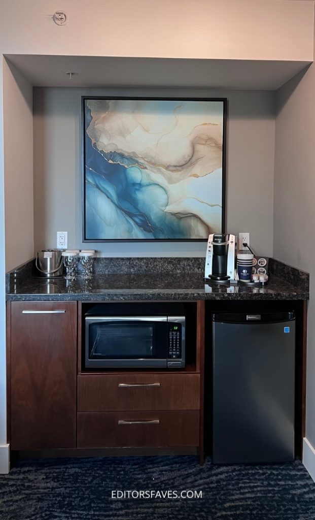 hilton doubletree victoria ensuite bar