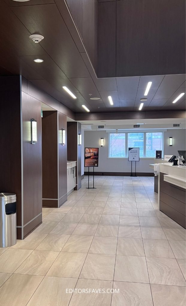 hilton doubletree victoria lobby